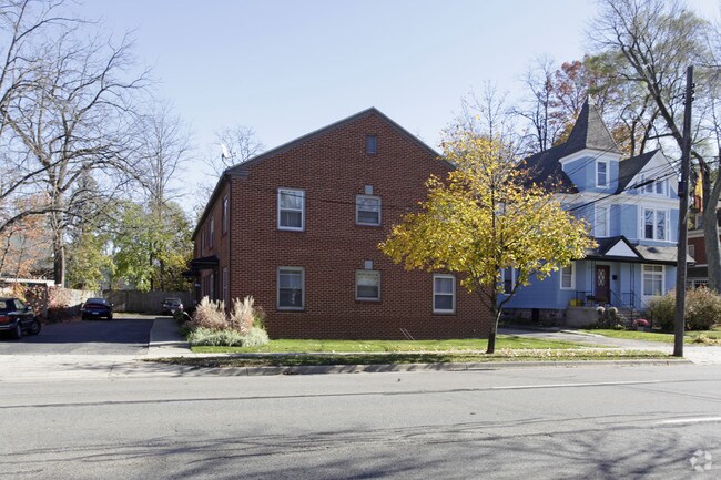 Building Photo - 1117 S Westnedge Ave