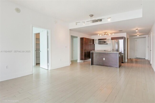 Building Photo - 1900 N Bayshore Dr