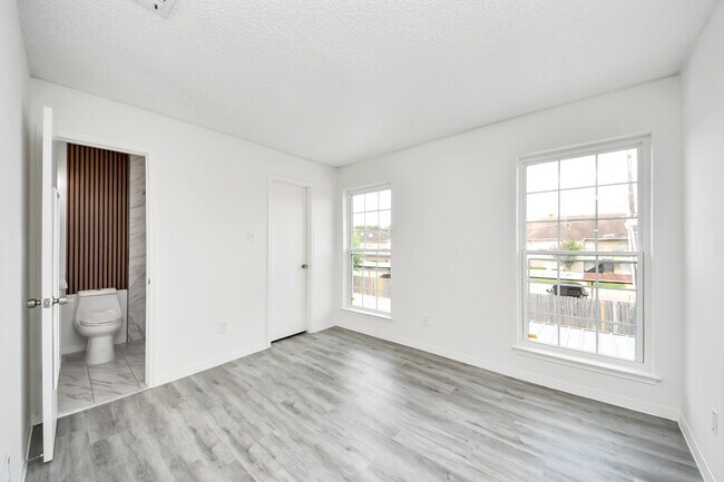 Building Photo - 3600 Jeanetta St