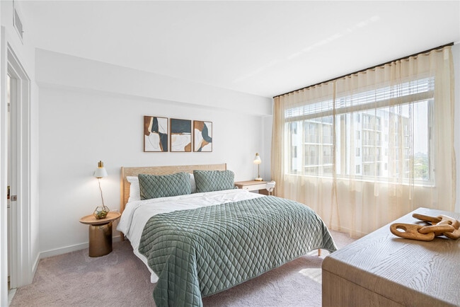 Building Photo - 200 NE 1st Ave