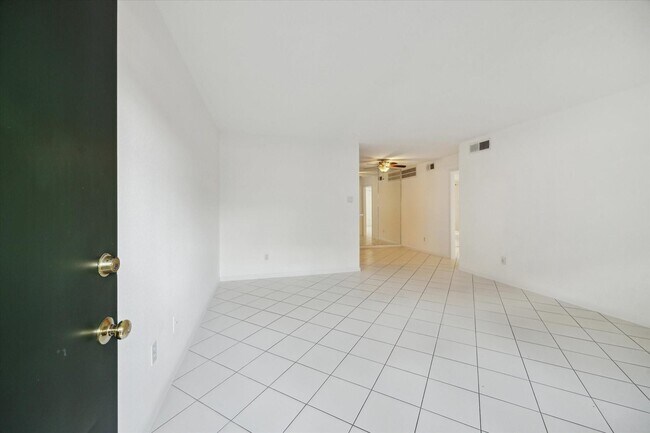 Building Photo - 845 Augusta Dr