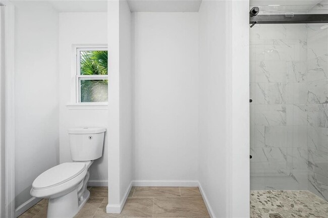 Building Photo - 1523 NE 1st Ave