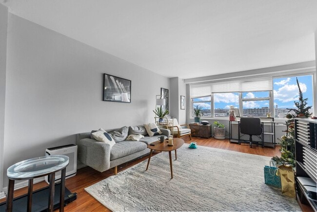 Building Photo - 225 St Pauls Ave