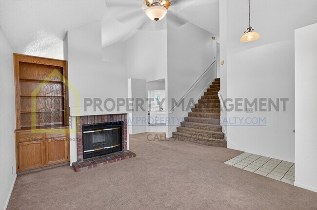 Building Photo - Spacious 3-Bedroom Retreat with 2.5 Baths in Prime Elk Grove Location