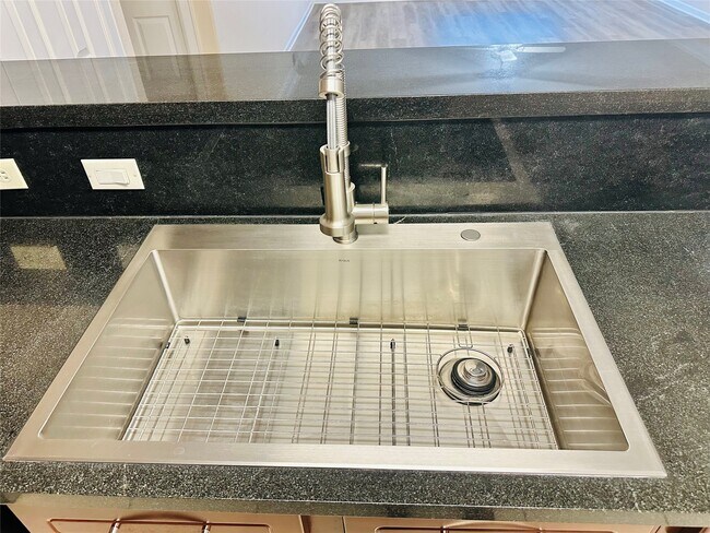 Building Photo - 6611 W Sam Houston Pkwy S