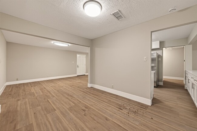 Building Photo - 5833 Southlea St