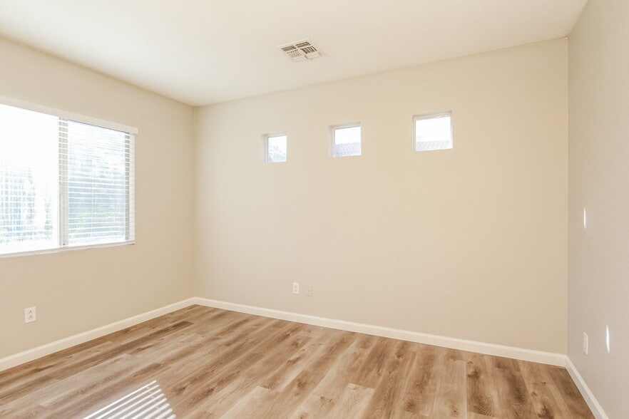 Building Photo - 8345 W Hughes Dr
