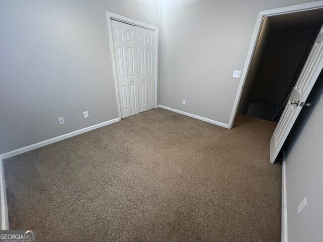 Building Photo - 309 Goldenrod Dr
