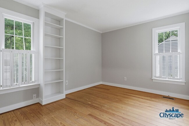 Building Photo - Charming Farmhouse-style Home Adjacent to Huguenot Park!