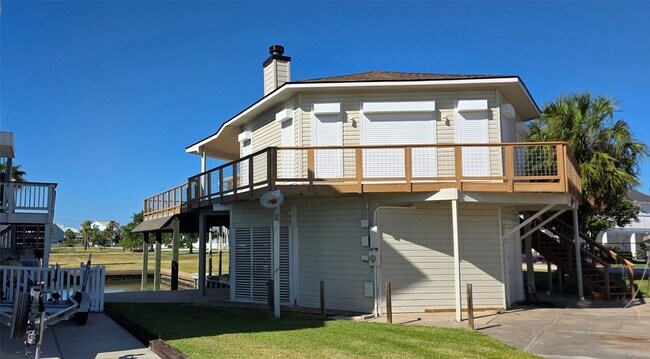 Building Photo - 1702 Castaway St