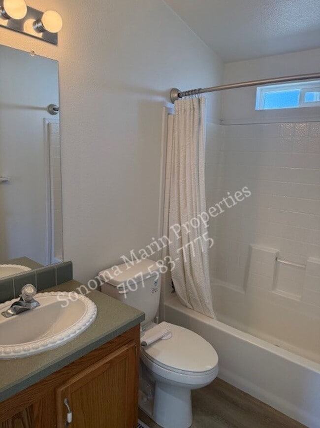 Building Photo - Great Single Level Home in the Country ~ West Petaluma ~ 2bd/2ba with Large Bonus Room