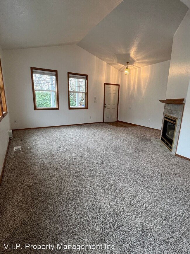 Building Photo - 3 br, 2 bath House - 1228 NE Multnomah Dr.