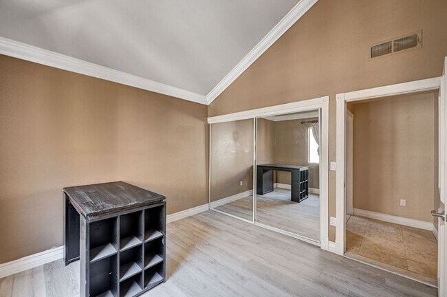 Building Photo - 210 E Flamingo Rd