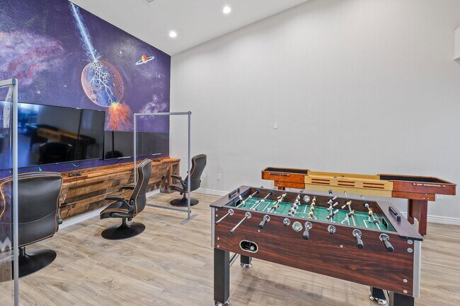 Building Photo - 2650 N Valley View Rd