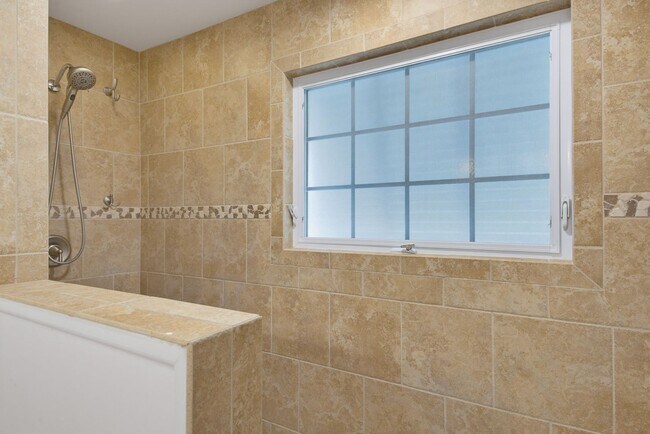 Building Photo - 645 Riva Ridge Rd