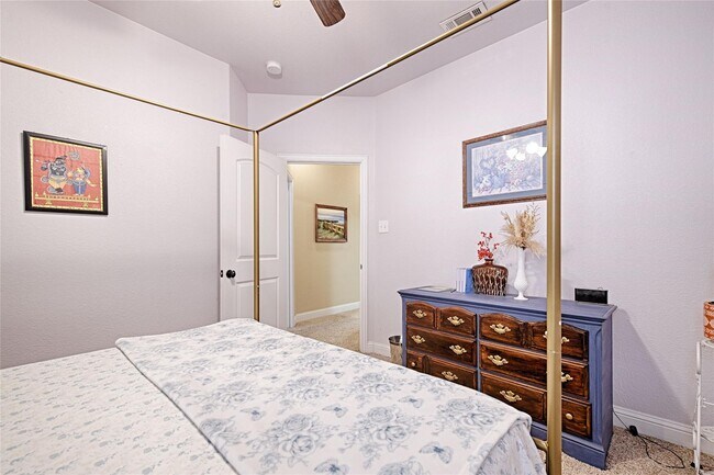 Building Photo - 640 Teakwood Dr