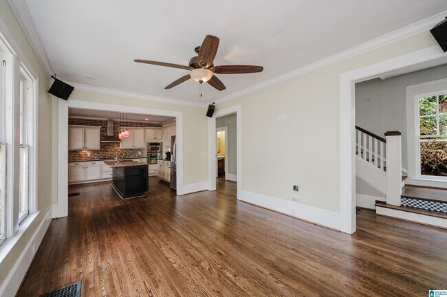 Building Photo - 2810 Rhodes Cir S