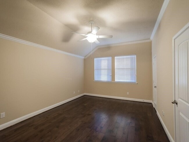 Building Photo - 25915 S Lakefair Dr