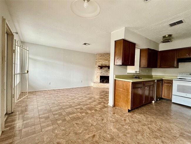 Building Photo - 13161 Clarewood Dr