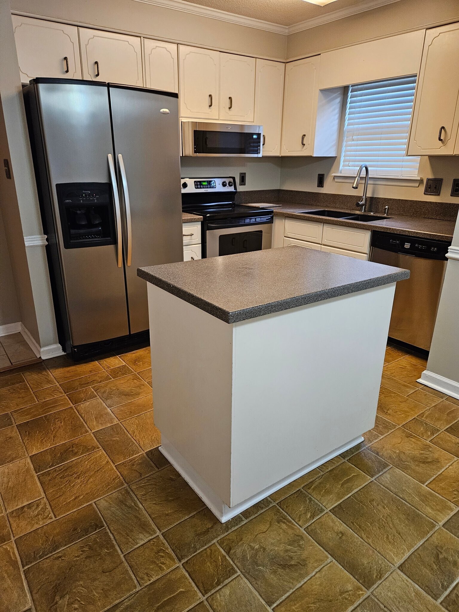 Building Photo - 3877 Villa Ln