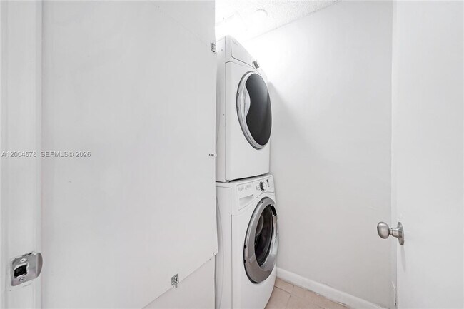 Building Photo - 543 SW 61st Terrace