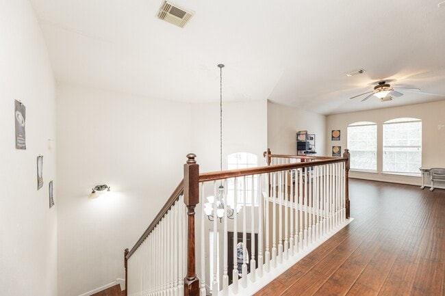 Building Photo - 6451 Applewood Forest Dr