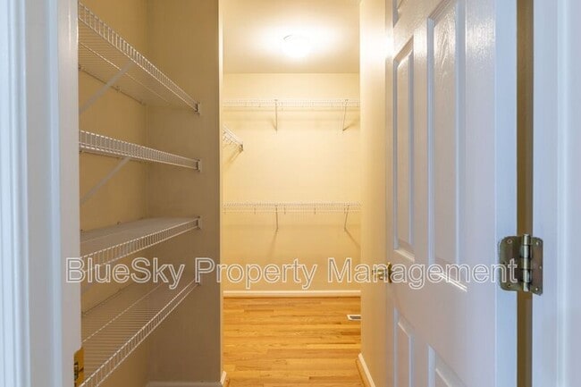Building Photo - 158 Burnet St