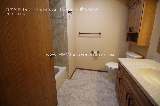 Building Photo - Top floor condo in South Anchorage!
