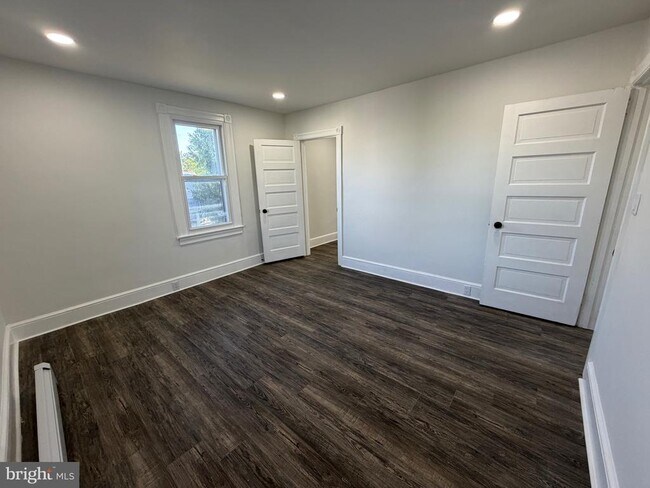 Building Photo - 517 Bentley Ave