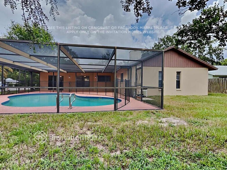Building Photo - 3040 Oak View Dr