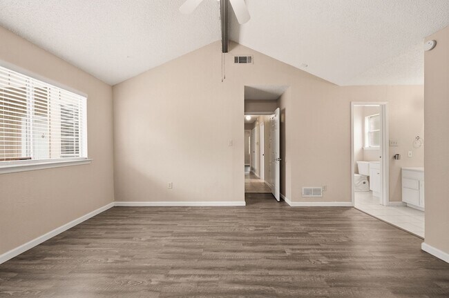 Building Photo - 328 Anita Ave