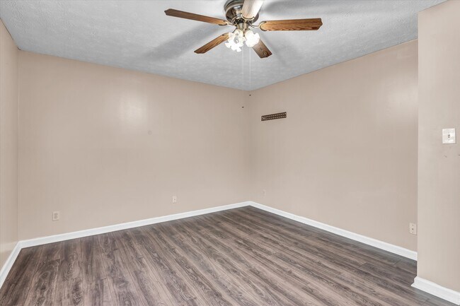 Building Photo - 686 Bethany Ct