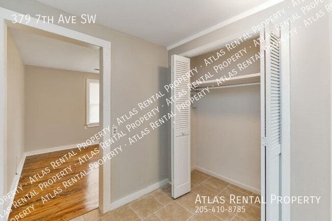 Building Photo - 379 7th Ave SW