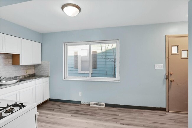 Building Photo - 1699 E Weber Rd