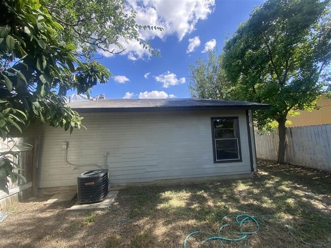 Building Photo - Large 2/2 duplex with a 2 car carport