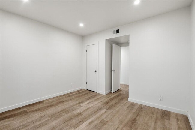 Building Photo - 317 E 97th St