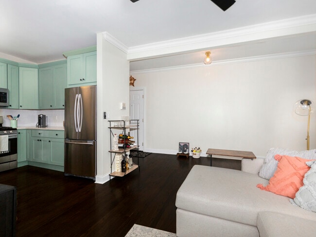 Building Photo - 1335 W Lunt Ave