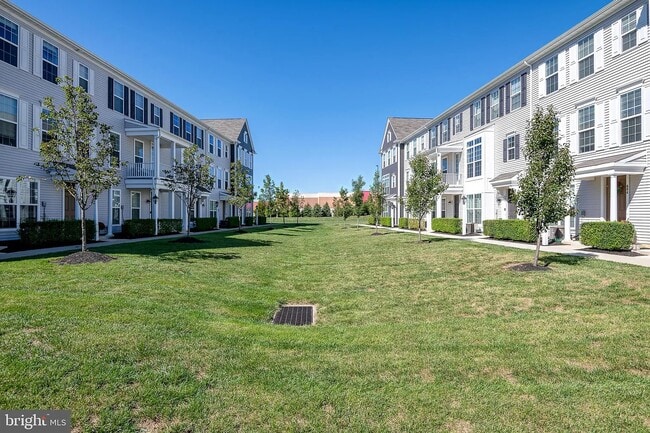 Building Photo - 608 Mayer Pl