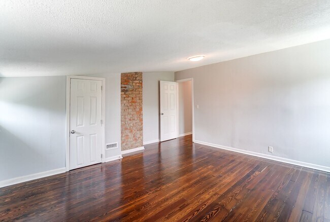 Building Photo - Spacious Four Bedroom in Cincinnati!