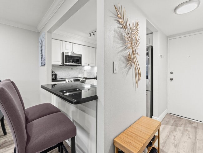 Building Photo - 9001 Jacaranda Ln