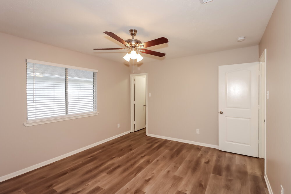 Building Photo - 22815 W Waterlake