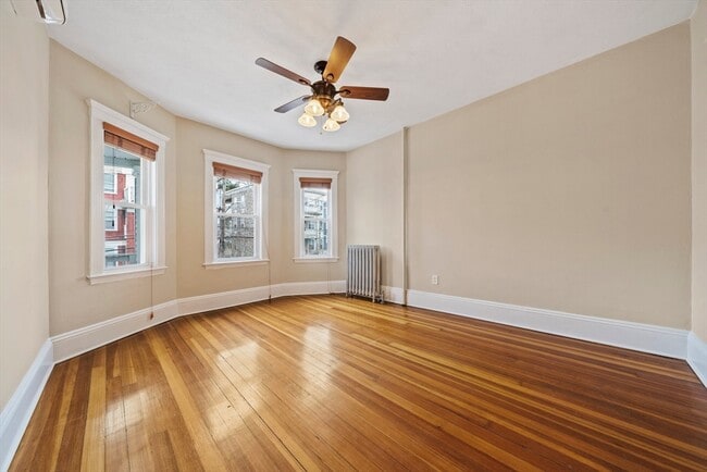 Building Photo - 89 Train St