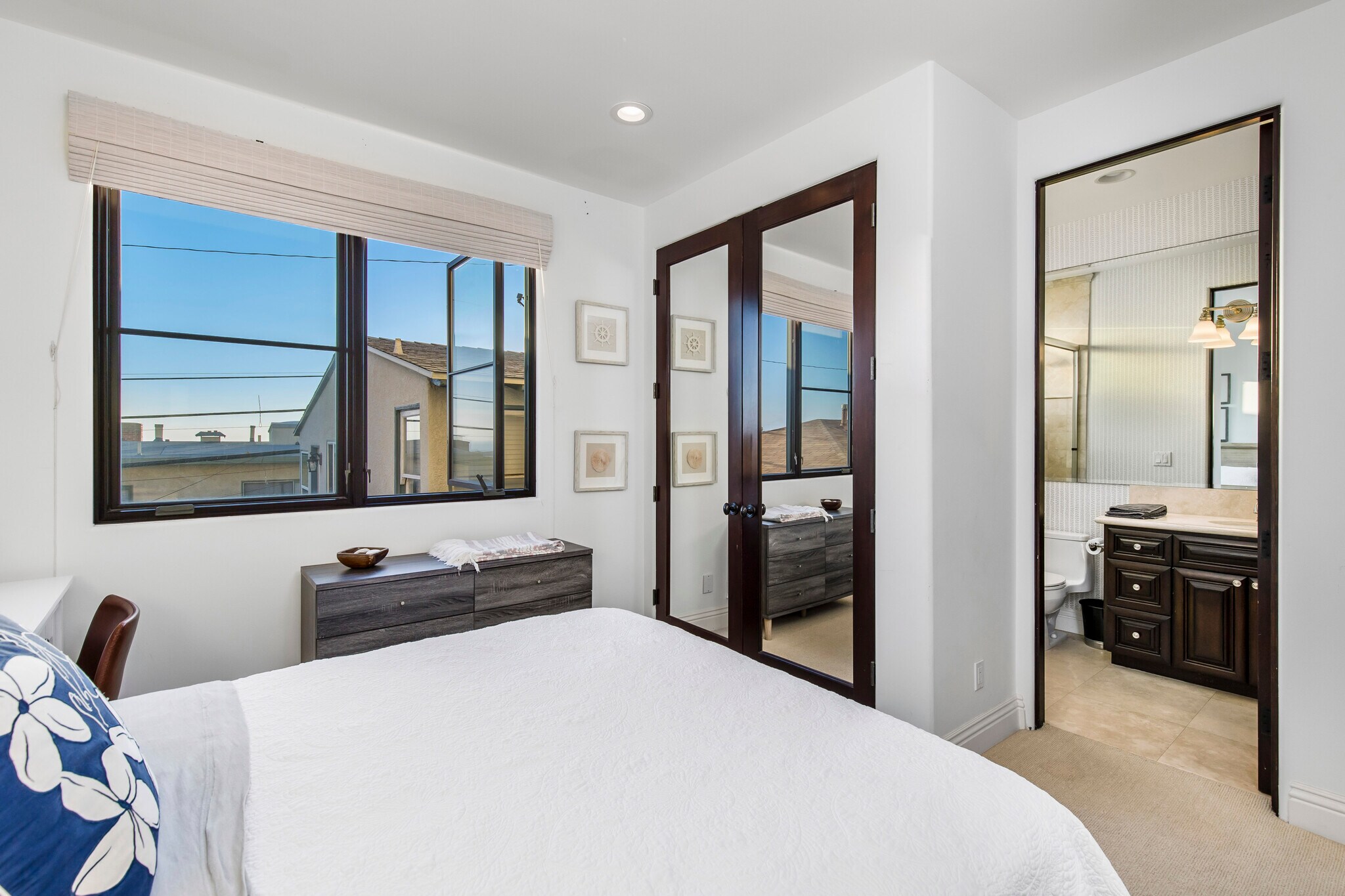 Bedroom 2 - ocean peek and private full bath - 320 33rd Pl