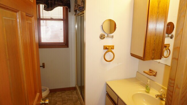 Building Photo - 758 Hudson Ave