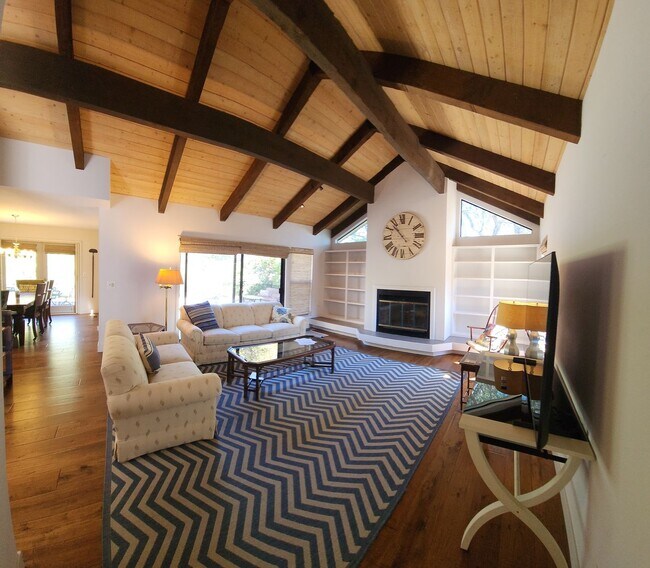 Building Photo - Furnished 3 bed 2.5 bath close to Poly.