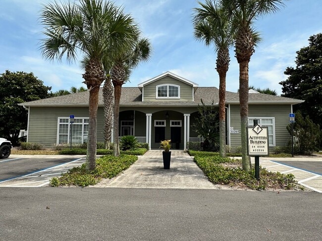 Building Photo - Gorgeous 2 bed/2 bath located in gated community!