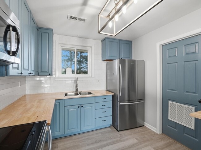 Building Photo - 308 Harolds Dr NW