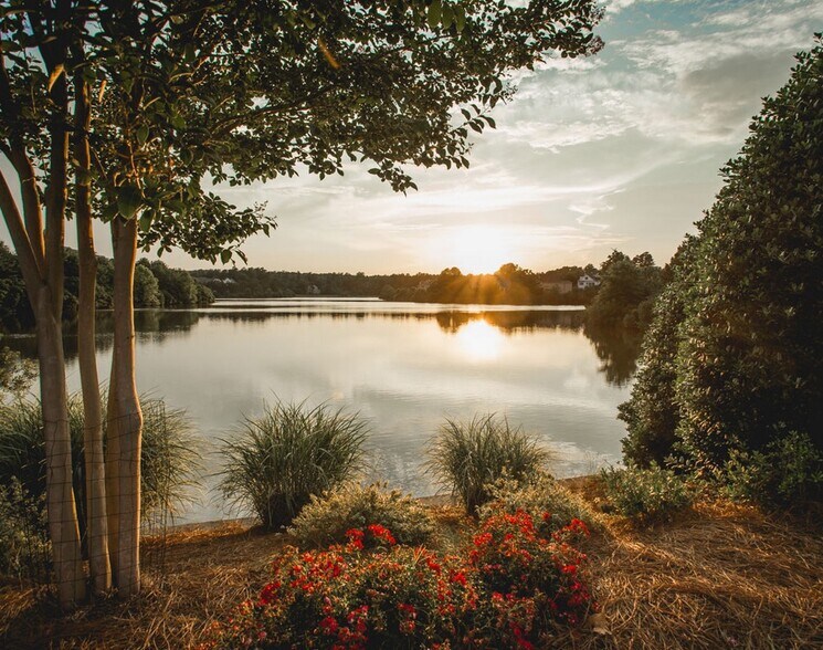 Building Photo - 223 Waterford Lake Dr