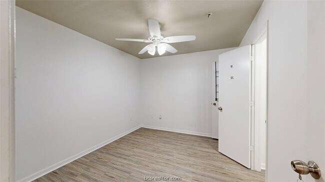 Building Photo - 515 Southwest Pkwy