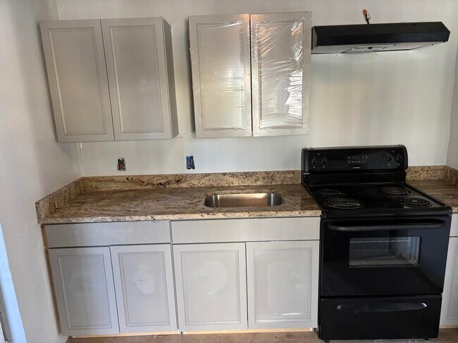 Building Photo - 706 N E St